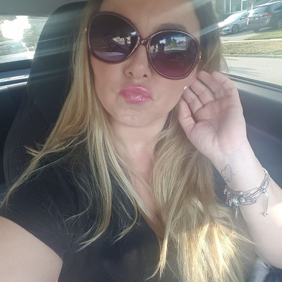 Meet your Posher, Agnes - Picture 1 of 1